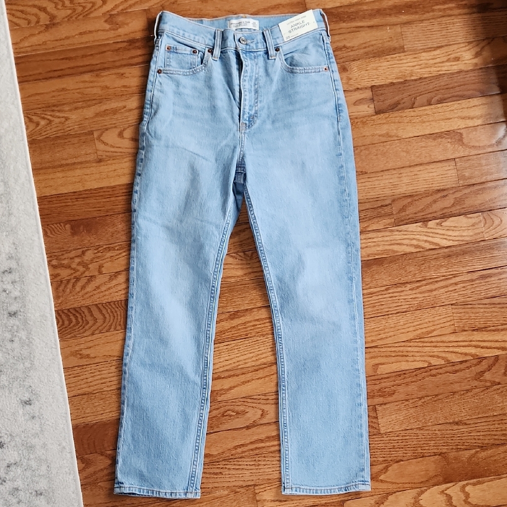 NWT Abercrombie & Fitch Ankle Straight Jeans